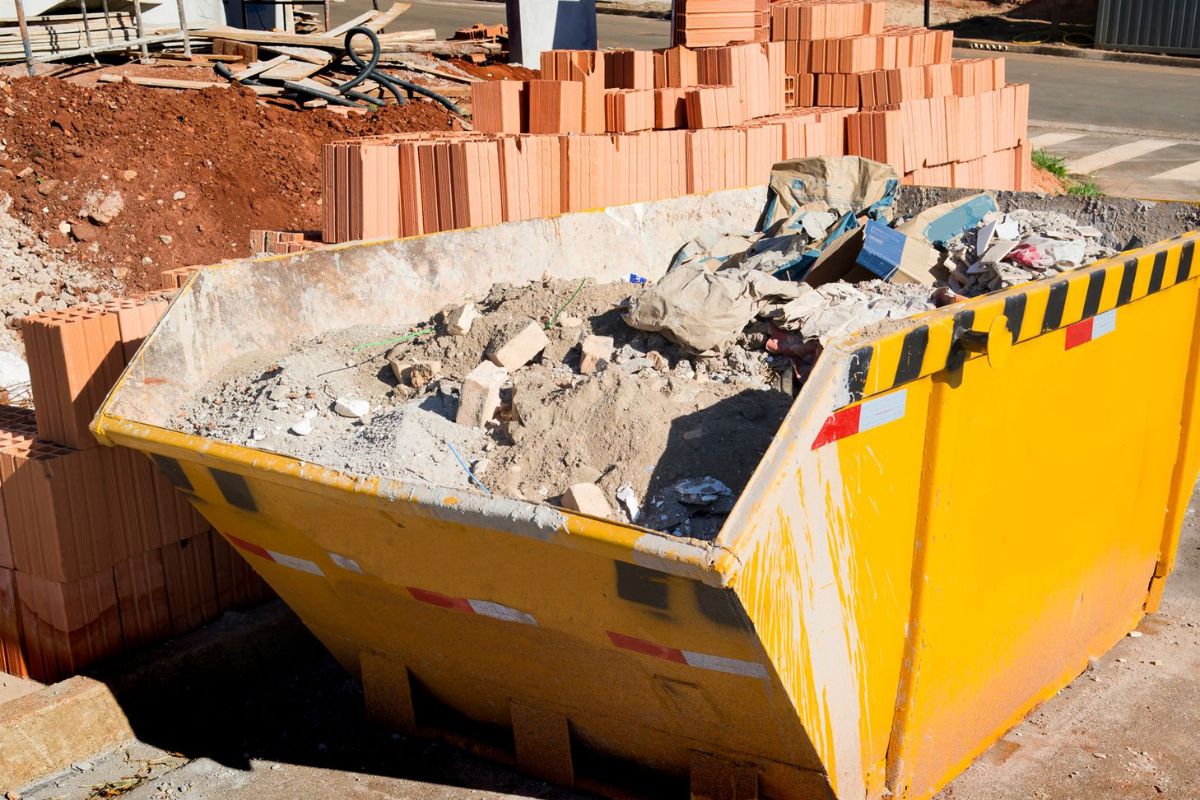 How to Manage Construction Waste Safely and Efficiently Fast