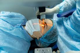 Best cataract surgeon in Delhi performing laser-assisted cataract eye surgery